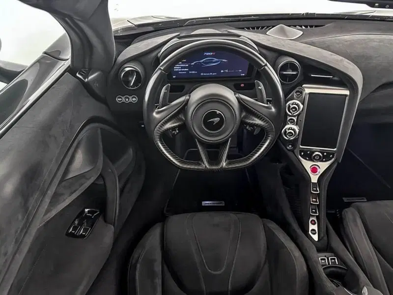McLaren 720S Cabrio usata a Milano (12)