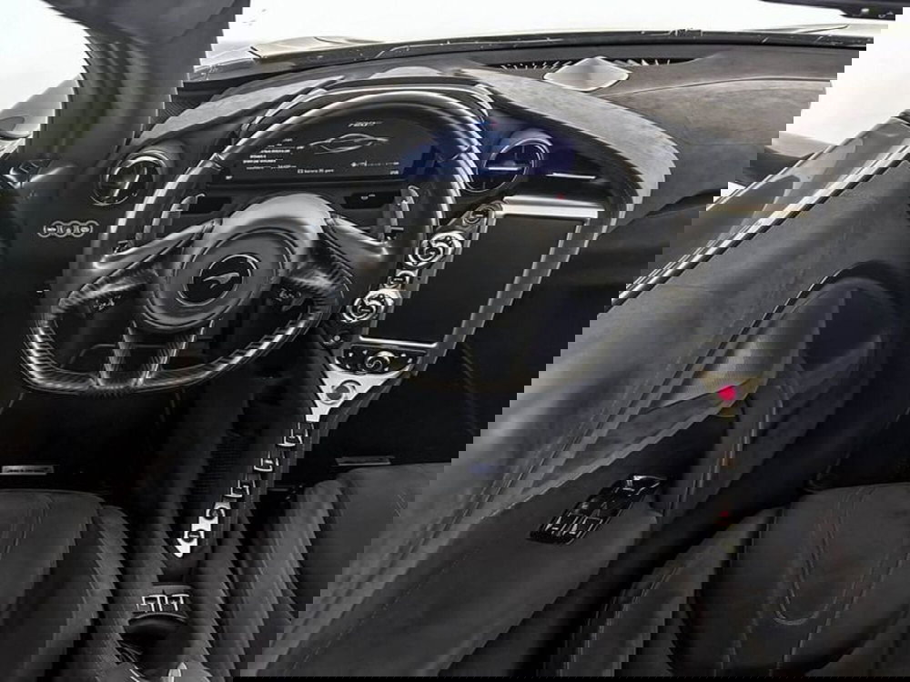 McLaren 720S Cabrio usata a Milano (12)