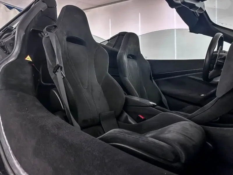 McLaren 720S Cabrio usata a Milano (14)