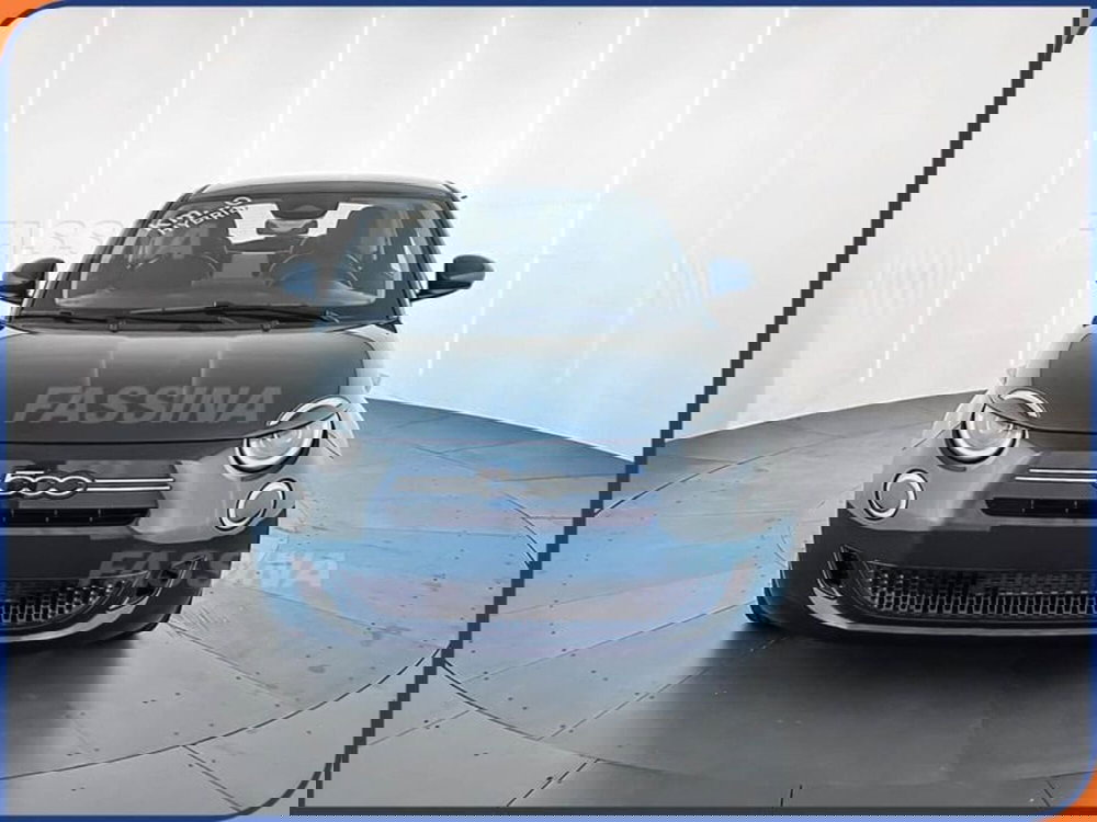 Fiat 500 nuova a Milano (2)