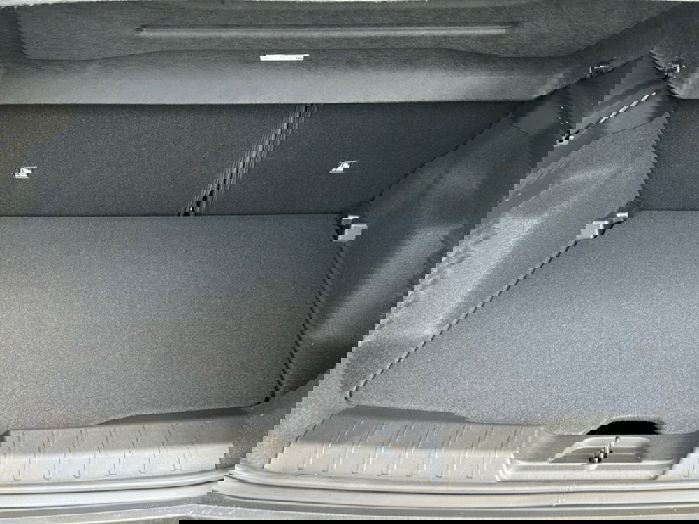 Jeep Avenger nuova a Latina (10)