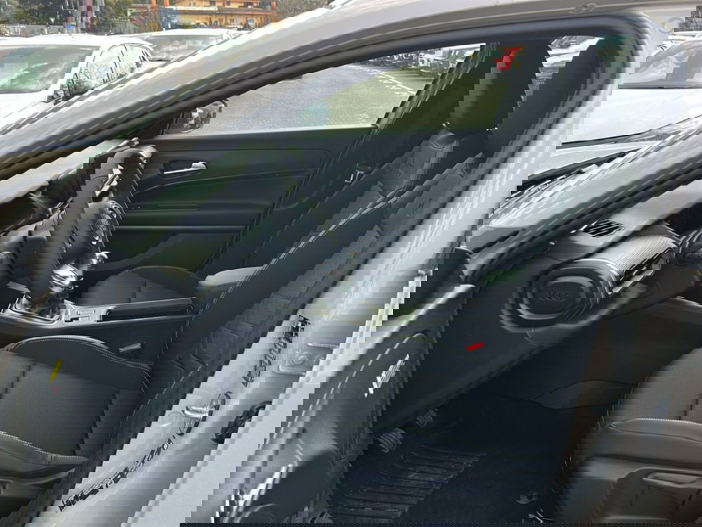 Jeep Avenger nuova a Latina (13)