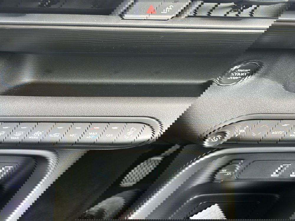 Jeep Avenger nuova a Latina (17)