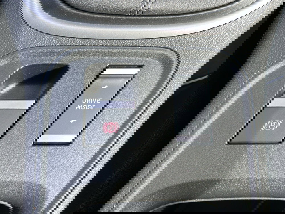 Jeep Avenger nuova a Latina (19)