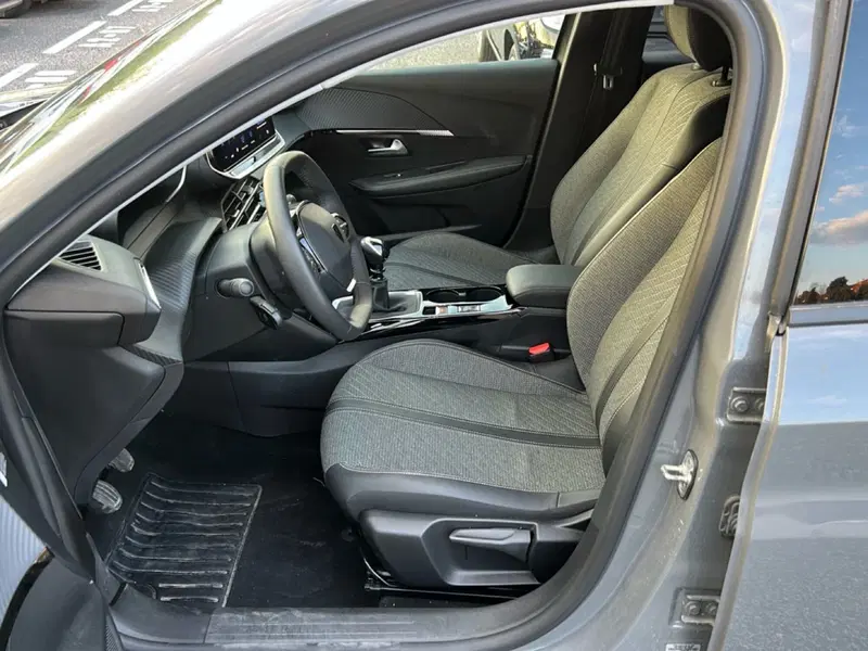 Peugeot 208 usata a Roma (11)