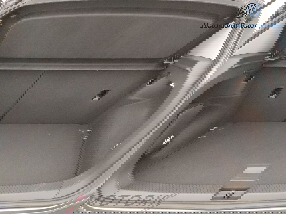 Volkswagen T-Cross usata a Varese (9)