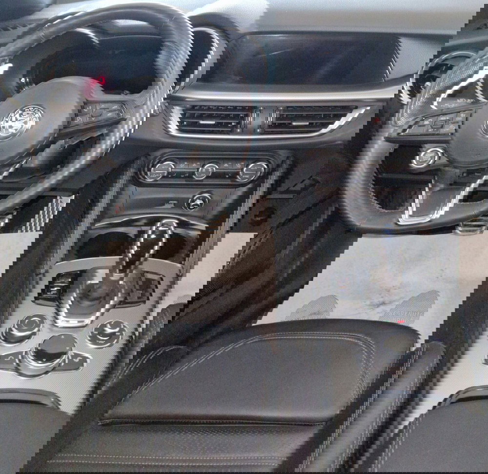 Alfa Romeo Stelvio usata a Terni (11)