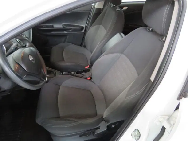 Alfa Romeo Giulietta usata a Lodi (10)