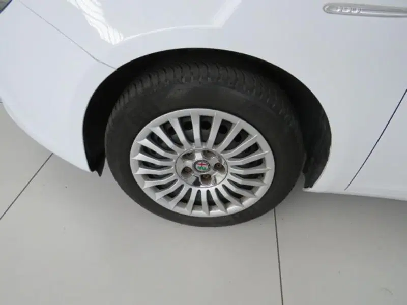 Alfa Romeo Giulietta usata a Lodi (15)