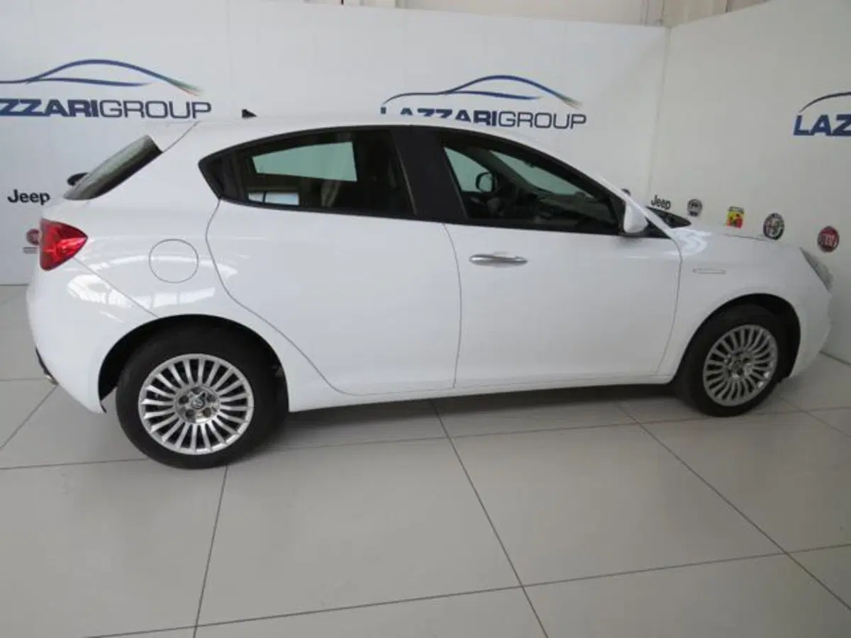 Alfa Romeo Giulietta usata a Lodi (6)
