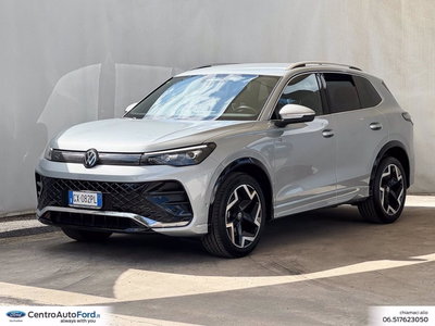 Volkswagen Tiguan 2.0 tdi R-Line 150cv dsg del 2024 usata a Albano Laziale