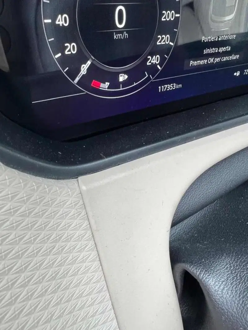 Land Rover Range Rover Velar usata a Lucca (8)
