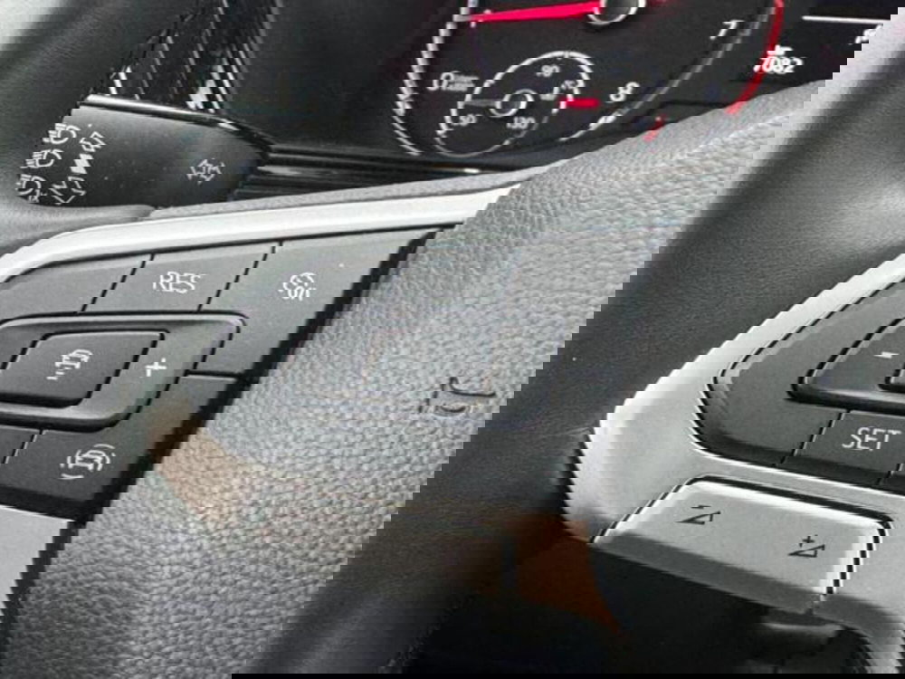 Volkswagen T-Cross usata a Como (11)