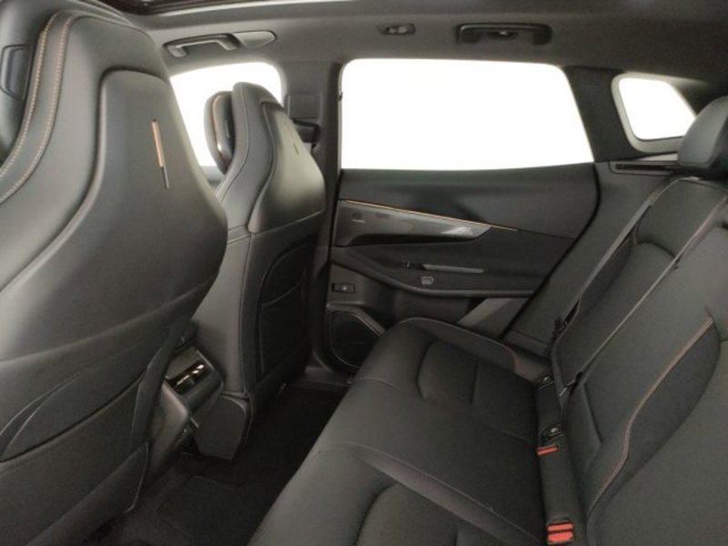 Lynk & Co 08 nuova a Modena (10)