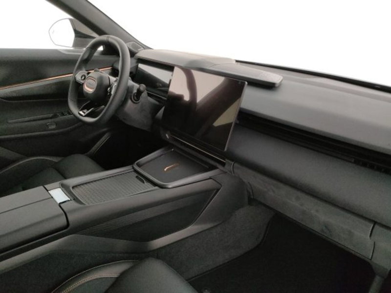 Lynk & Co 08 nuova a Modena (12)