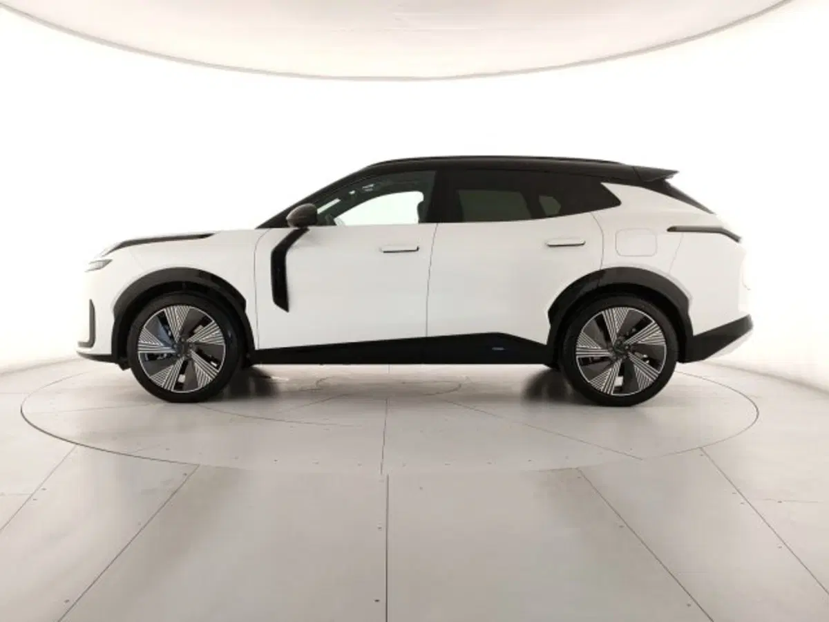 Lynk & Co 08 nuova a Modena (3)