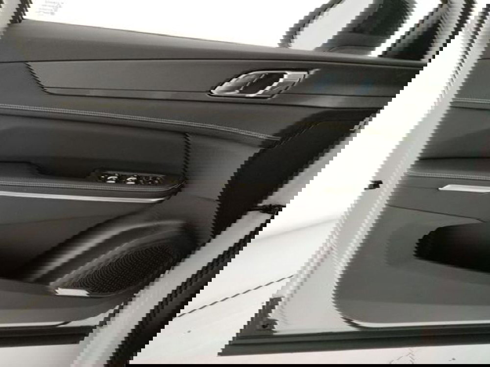 Lynk & Co 01 nuova a Modena (13)