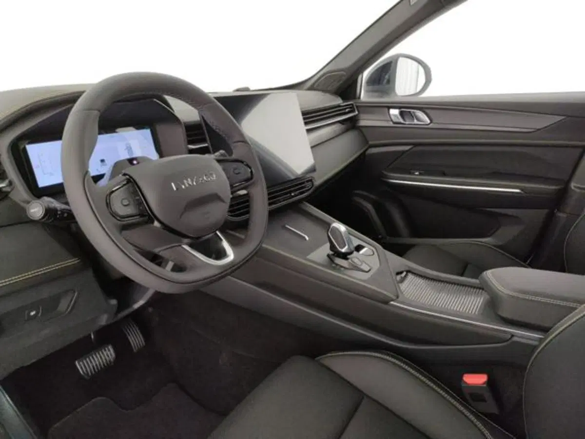 Lynk & Co 01 nuova a Modena (18)