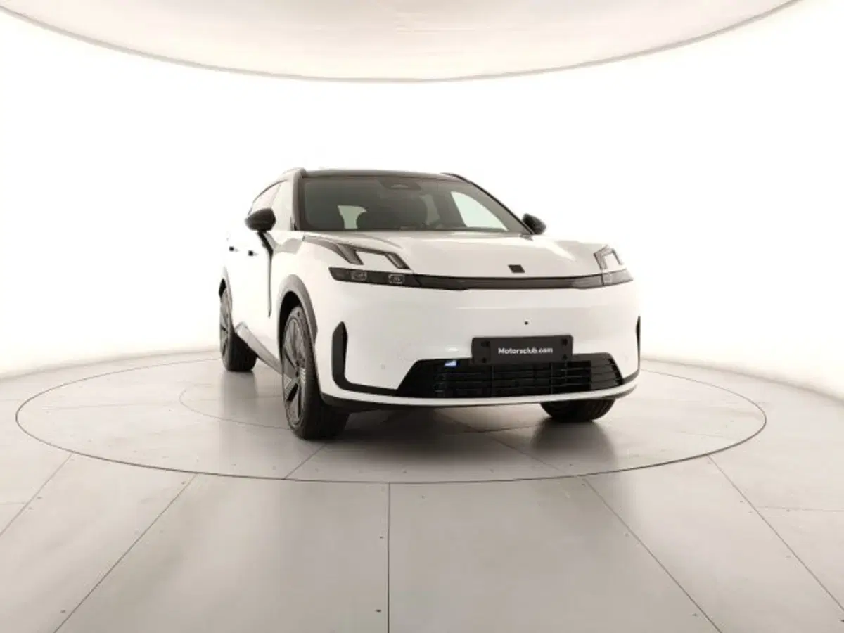 Lynk & Co 08 nuova a Modena (8)