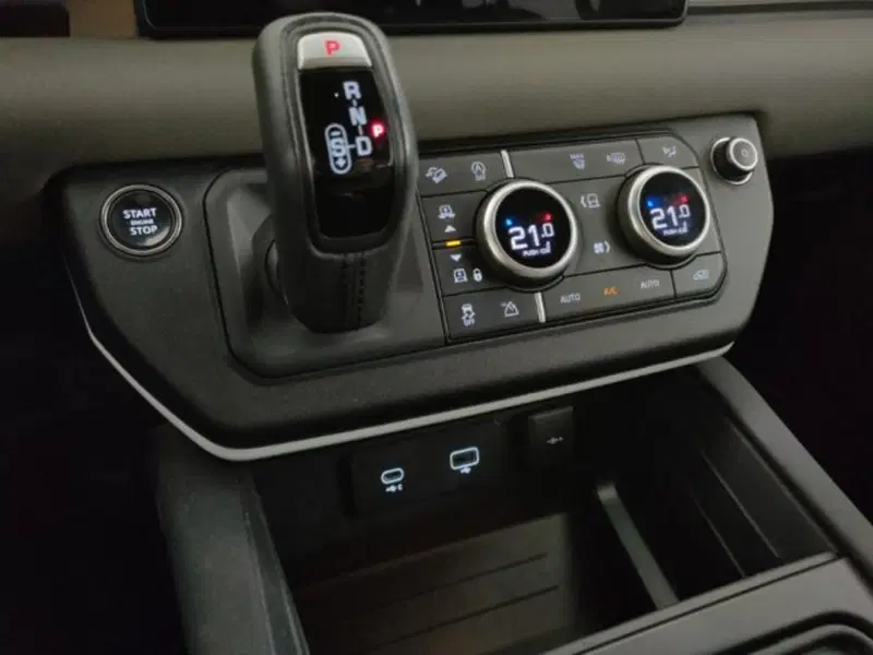 Land Rover Defender usata a Modena (17)