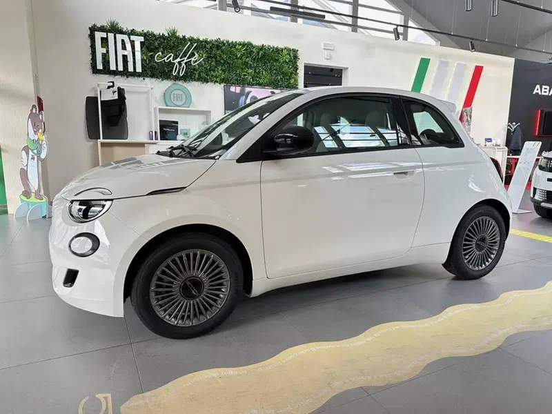 Fiat 500 nuova a Sondrio (2)