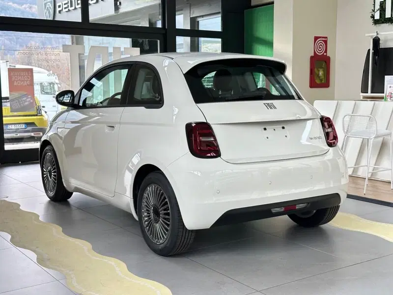 Fiat 500 nuova a Sondrio (3)
