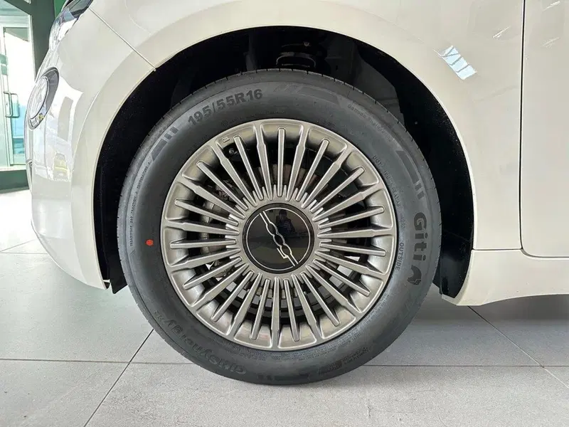 Fiat 500 nuova a Sondrio (9)