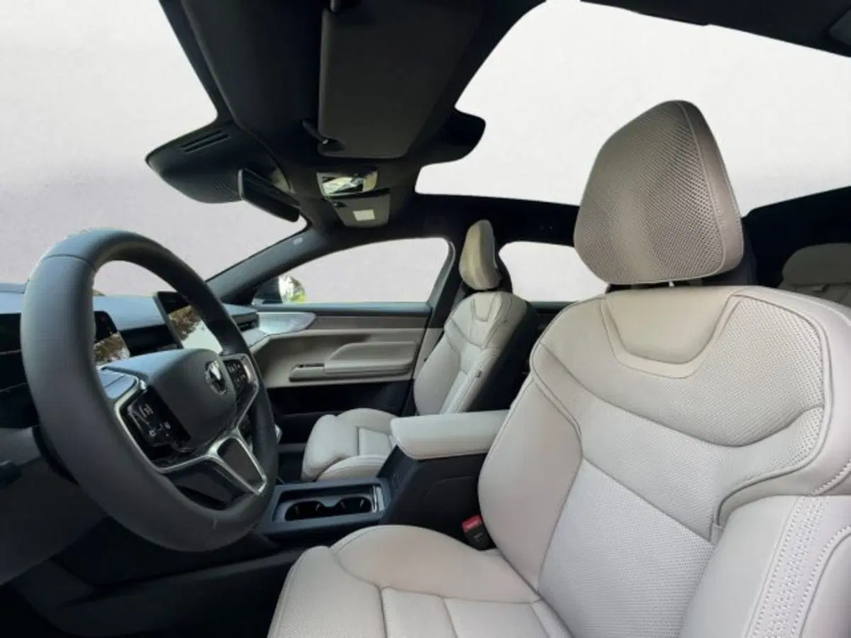 Volvo ES90 nuova a Udine (7)