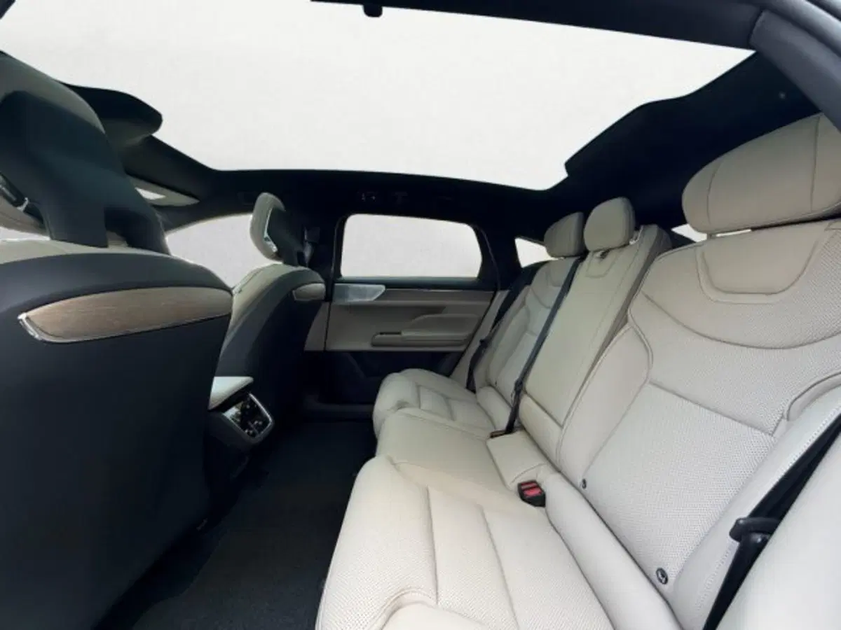 Volvo ES90 nuova a Udine (8)
