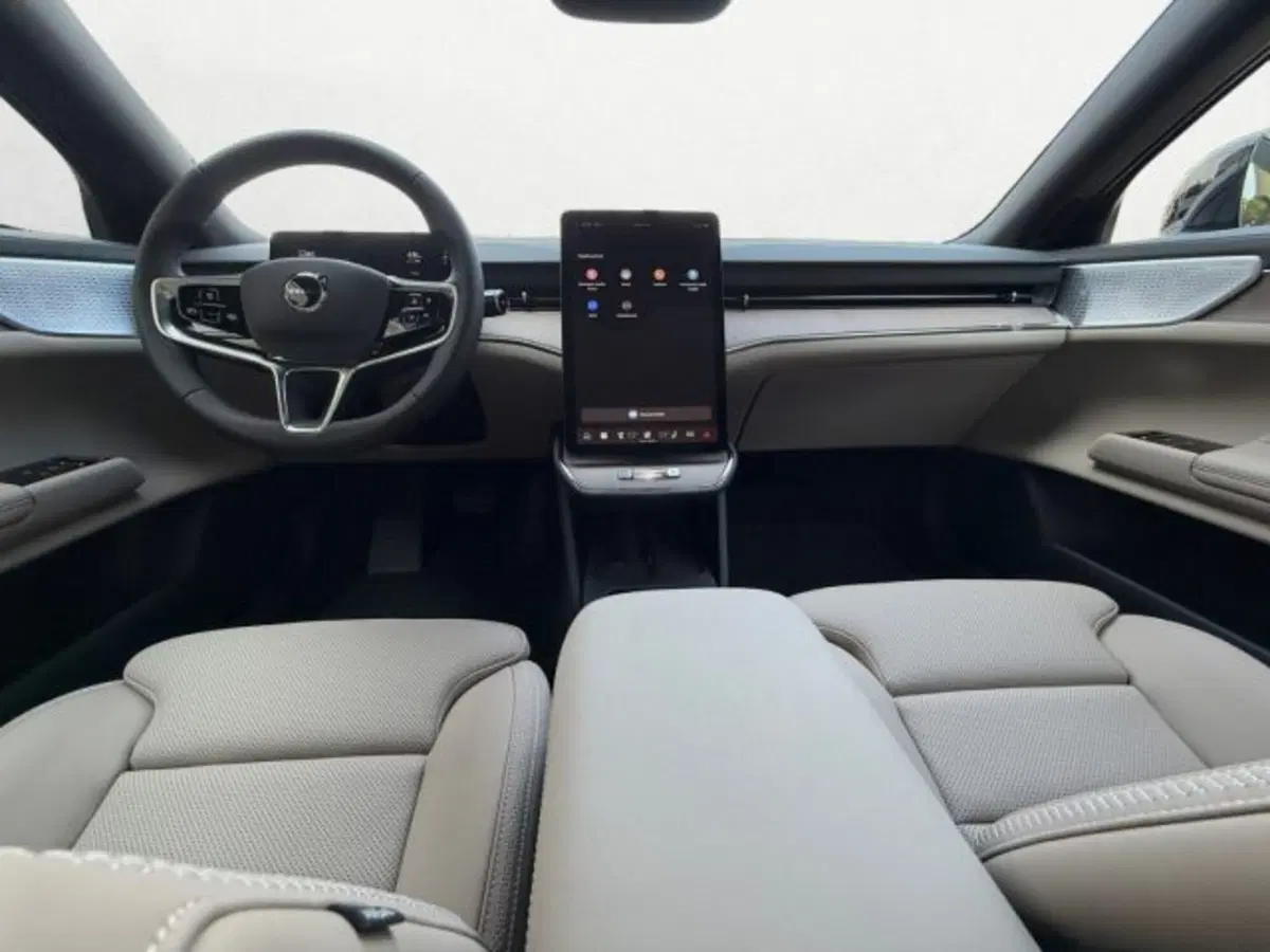 Volvo ES90 nuova a Udine (9)