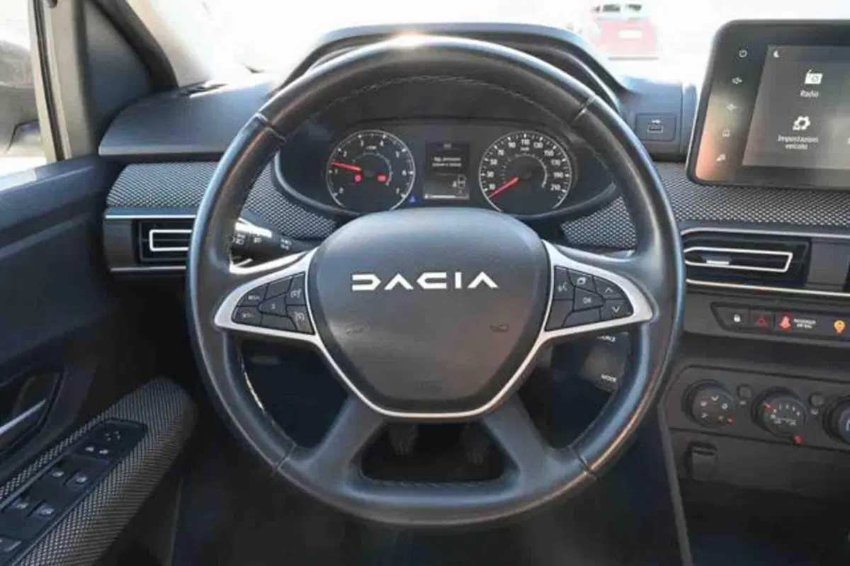 Dacia Sandero usata a Torino (16)
