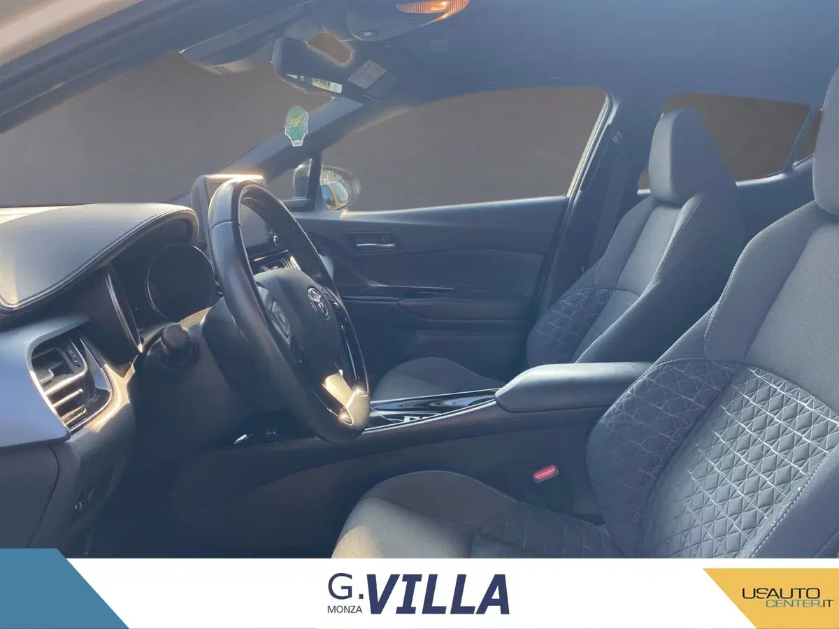 Toyota Toyota C-HR usata a Milano (11)