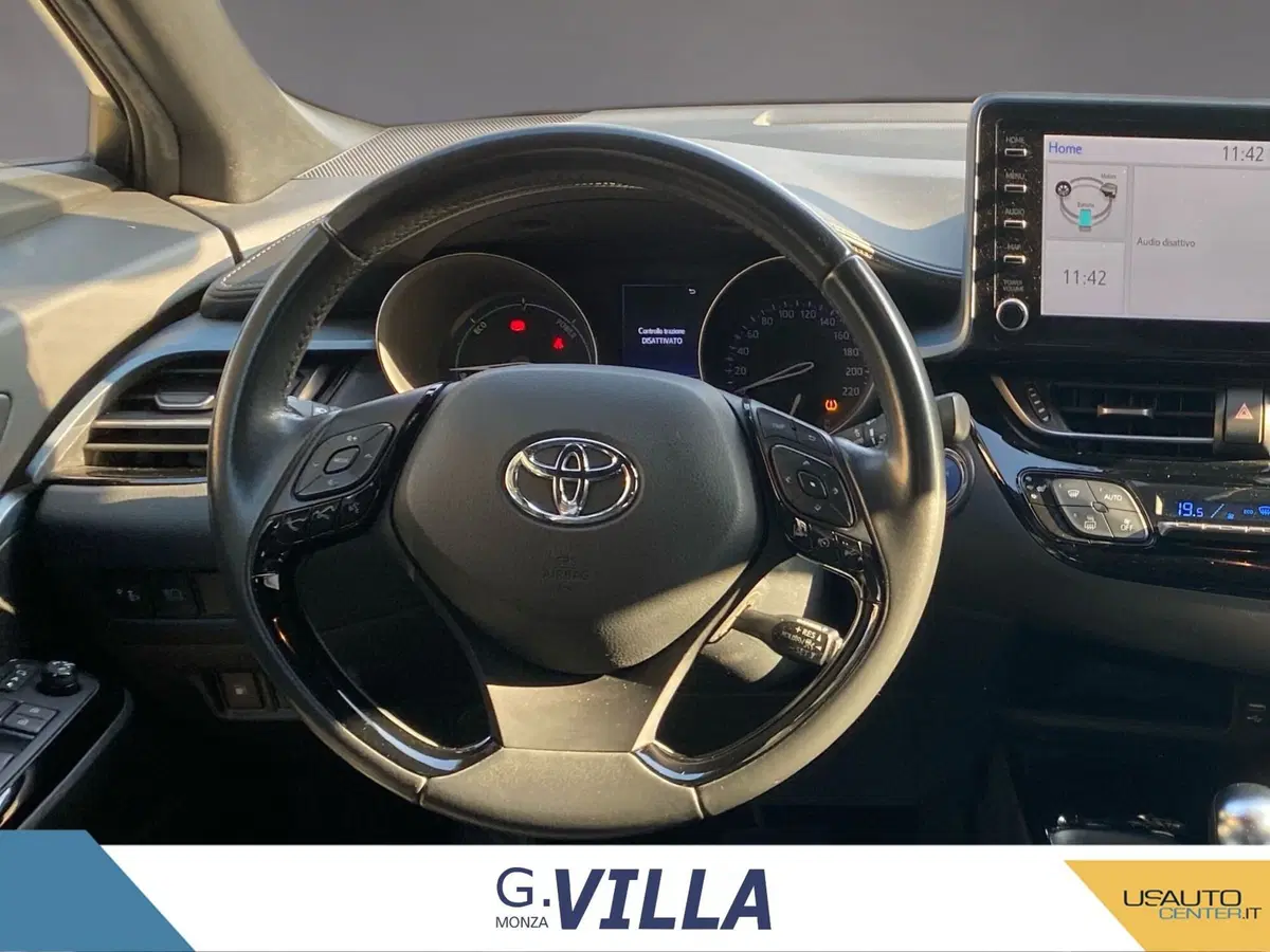 Toyota Toyota C-HR usata a Milano (12)