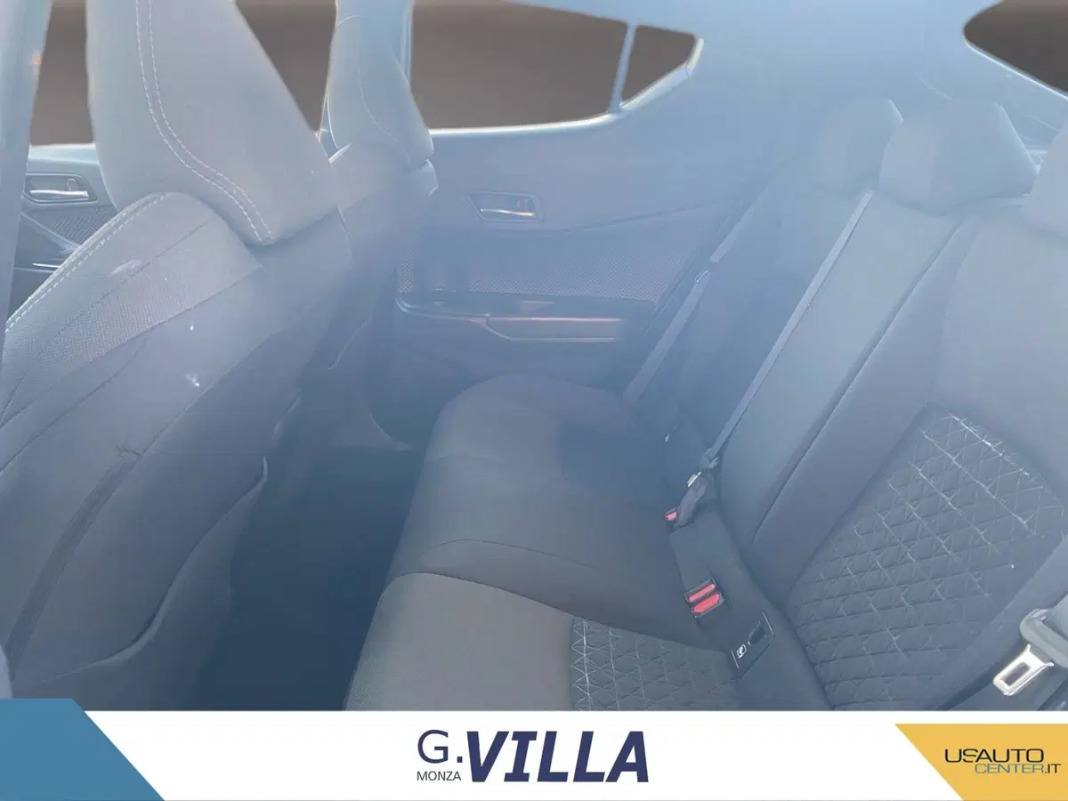 Toyota Toyota C-HR usata a Milano (13)