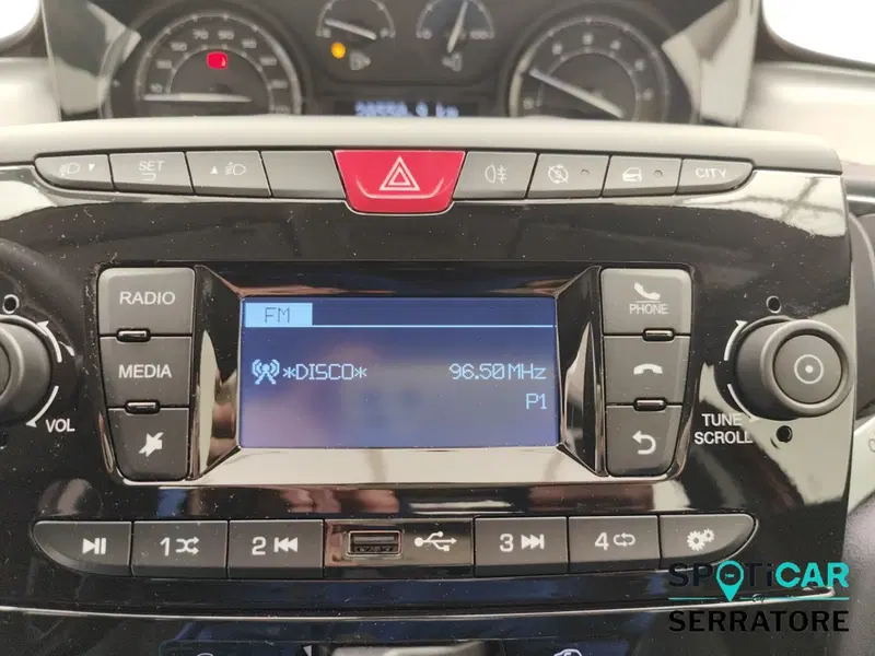 Lancia Ypsilon usata a Como (11)