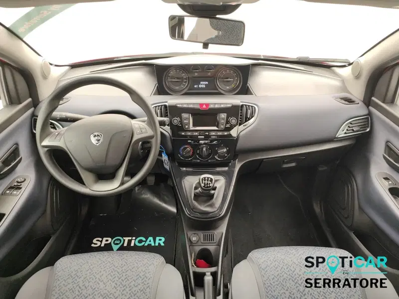 Lancia Ypsilon usata a Como (14)