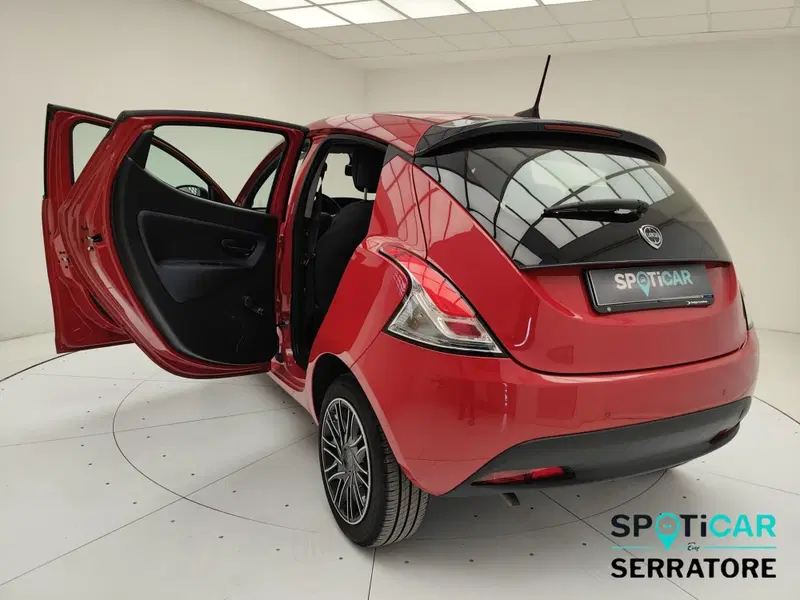 Lancia Ypsilon usata a Como (6)