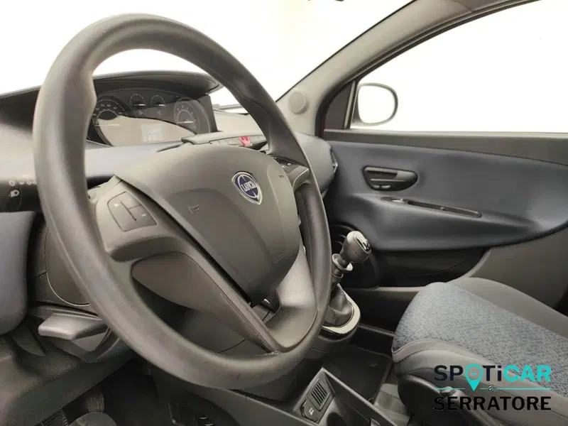 Lancia Ypsilon usata a Como (8)