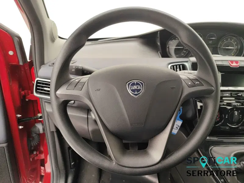 Lancia Ypsilon usata a Como (9)