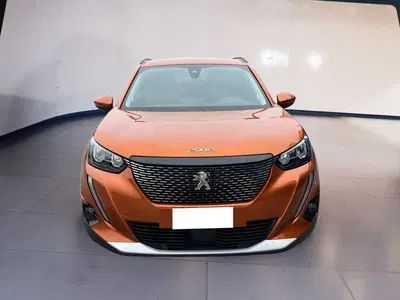 Peugeot 2008 1.2 puretech Active s&amp;s 100cv del 2021 usata a Torino