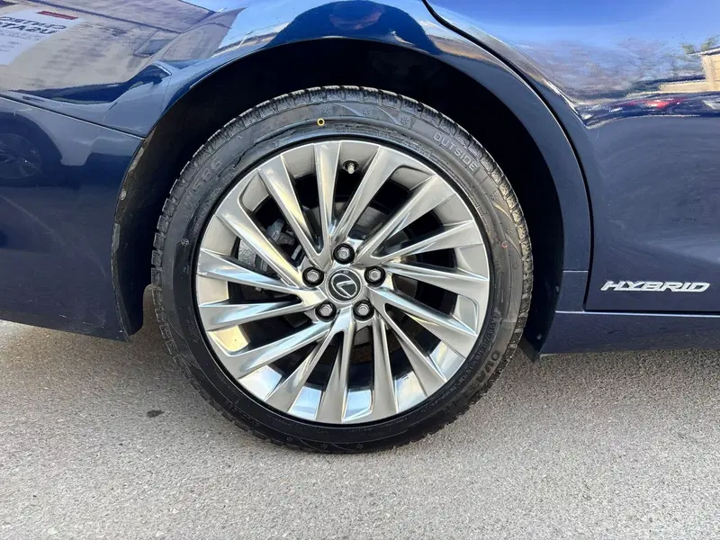 Lexus ES usata a Modena (17)