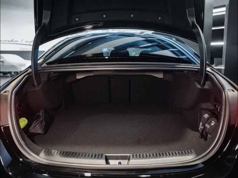 Mercedes-Benz Classe E nuova a Ancona (11)