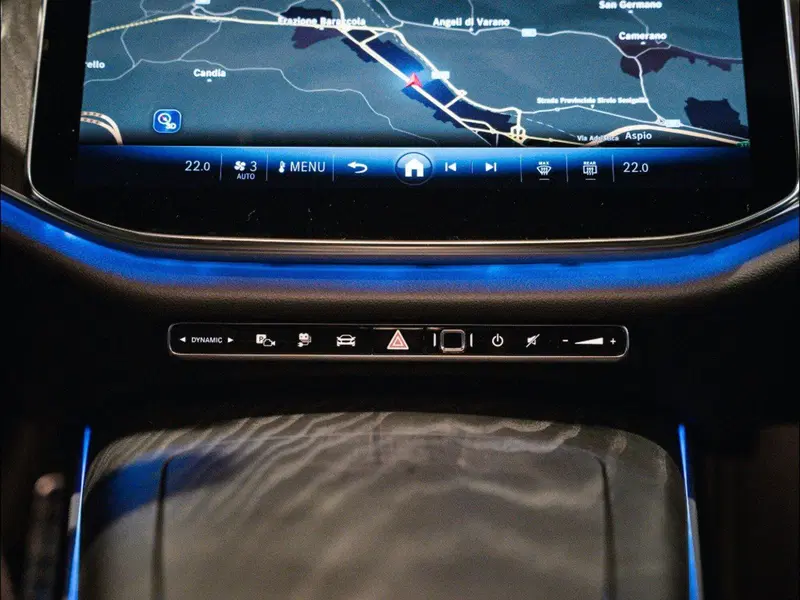Mercedes-Benz Classe E nuova a Ancona (19)