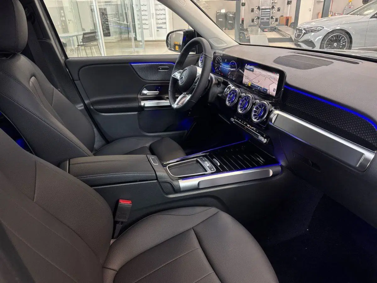 Mercedes-Benz GLB nuova a Rimini (14)