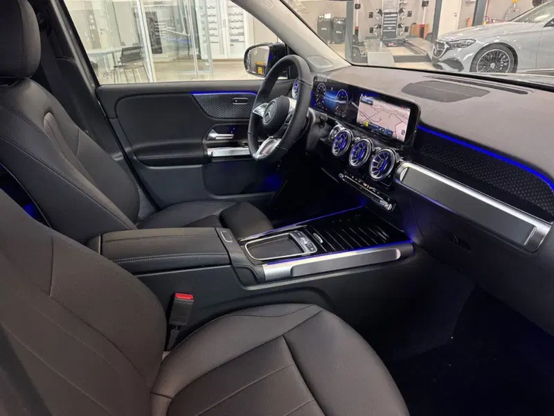 Mercedes-Benz GLB nuova a Rimini (14)