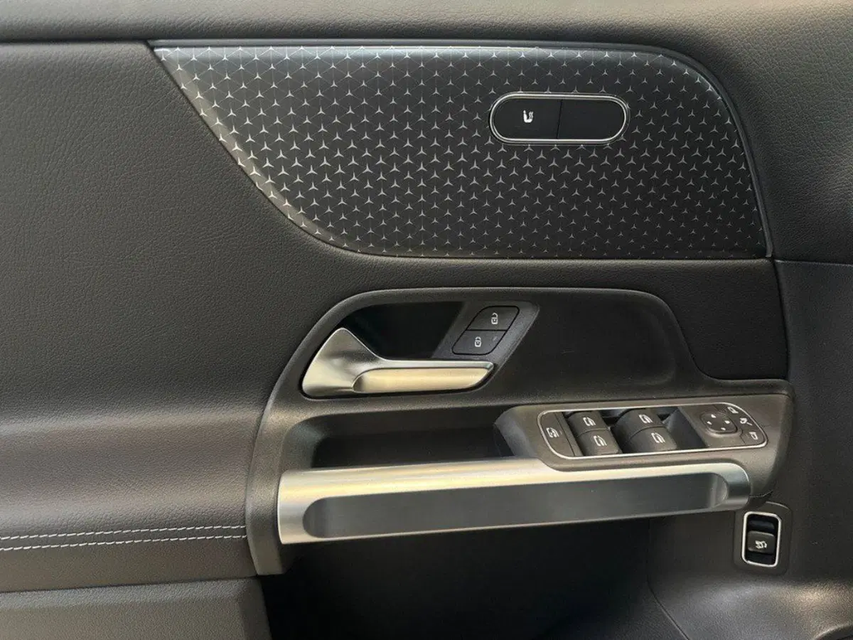 Mercedes-Benz GLB nuova a Rimini (17)