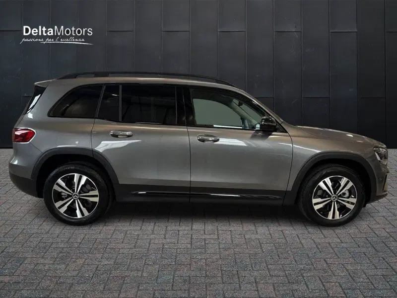 Mercedes-Benz GLB nuova a Rimini (5)