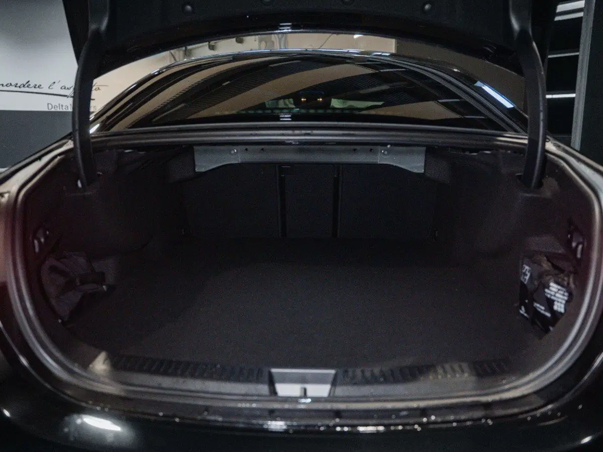 Mercedes-Benz Classe E nuova a Ancona (10)