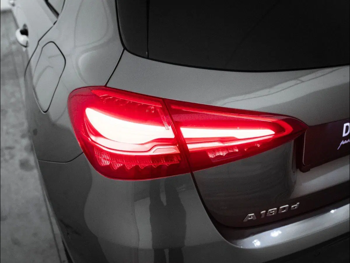 Mercedes-Benz Classe A Sedan nuova a Macerata (8)