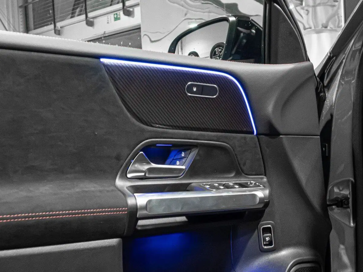 Mercedes-Benz GLB nuova a Ancona (12)